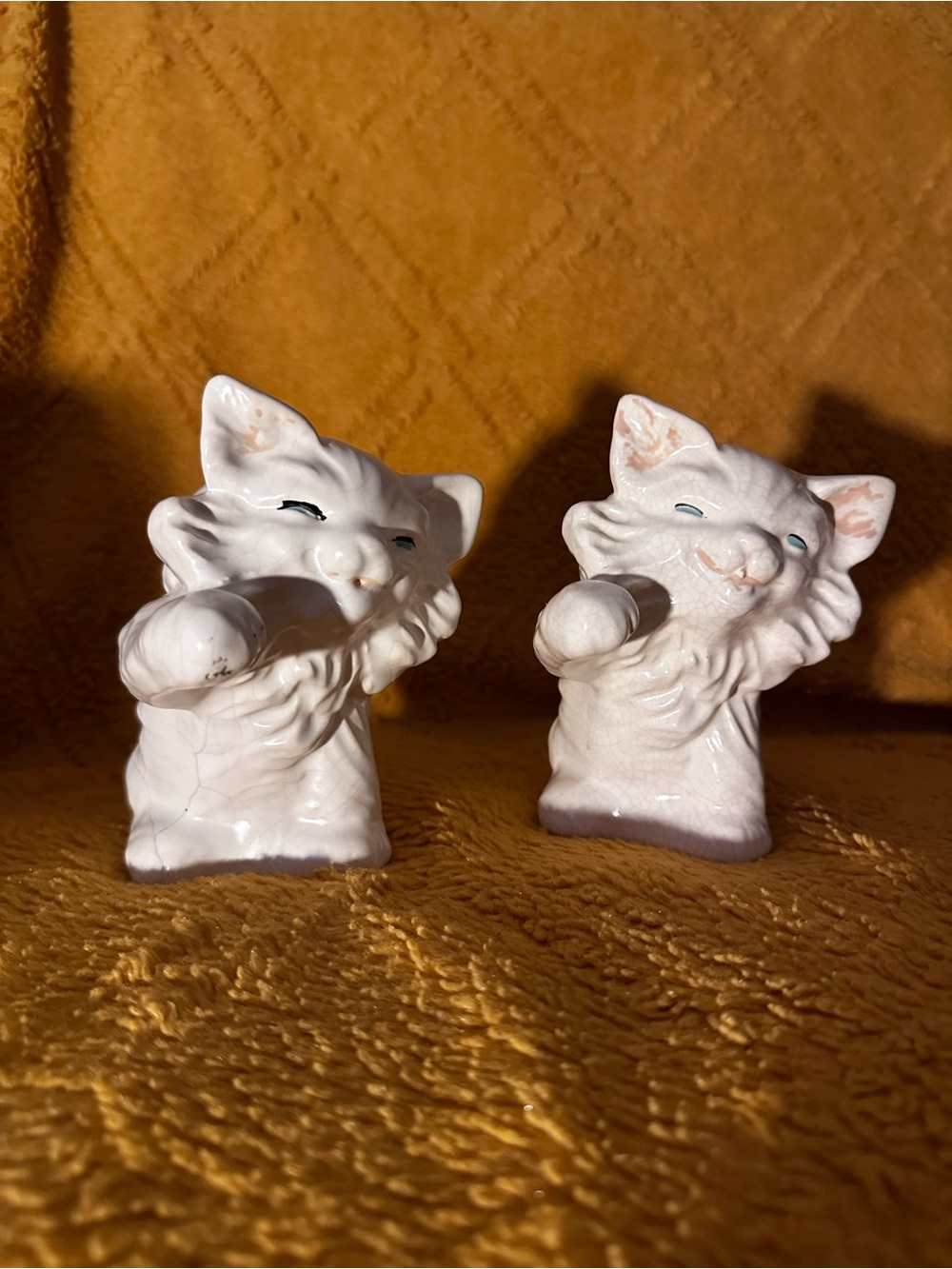 Vintage Ceramic Cat Nodders Pair in Soft White